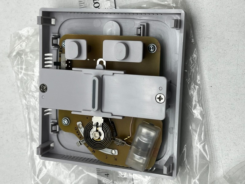 Elevate ELET501M Mechanical/Analog 24VAC Heat/Off/Cool Thermostat w/Subbase gallery