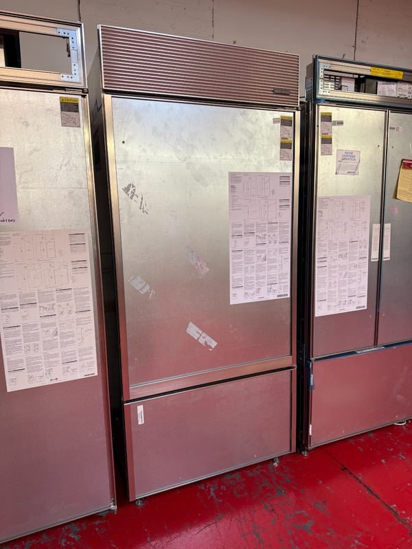 36” Subzero Refrigerator Freezer Panel Ready BI36UORH (Used 2019) gallery