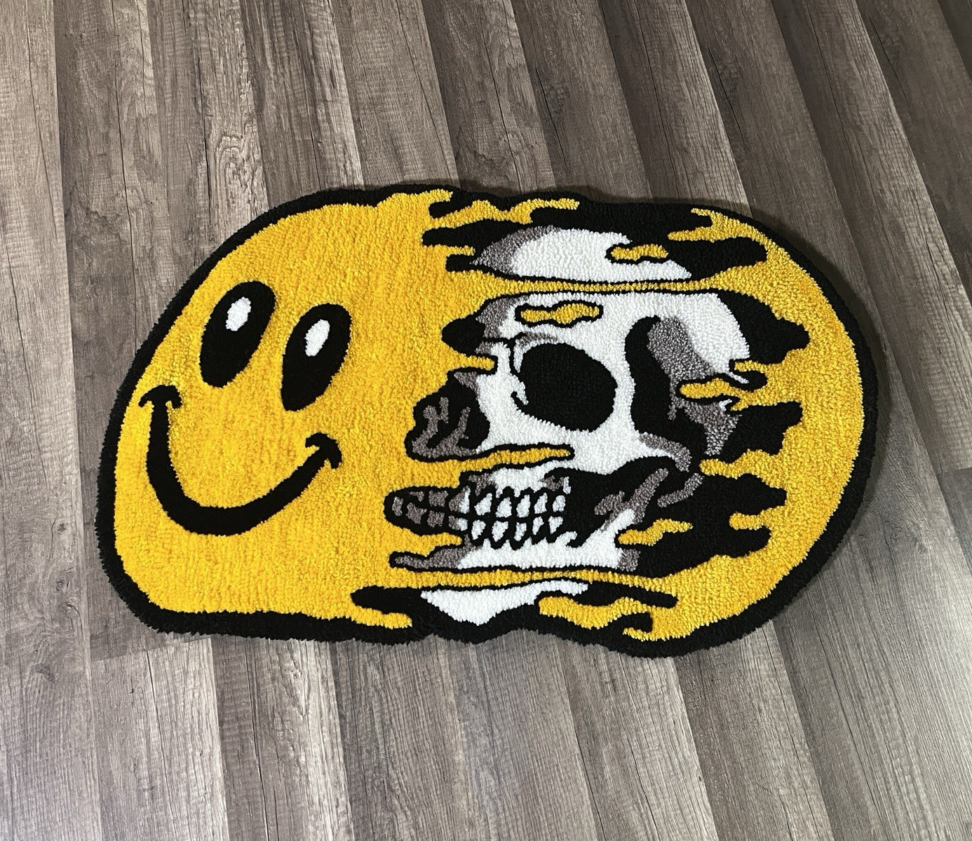 Handmade Yellow Novelty tufted Smiley Skull Rug, Irregular Shape, 29 x 19 in gallery