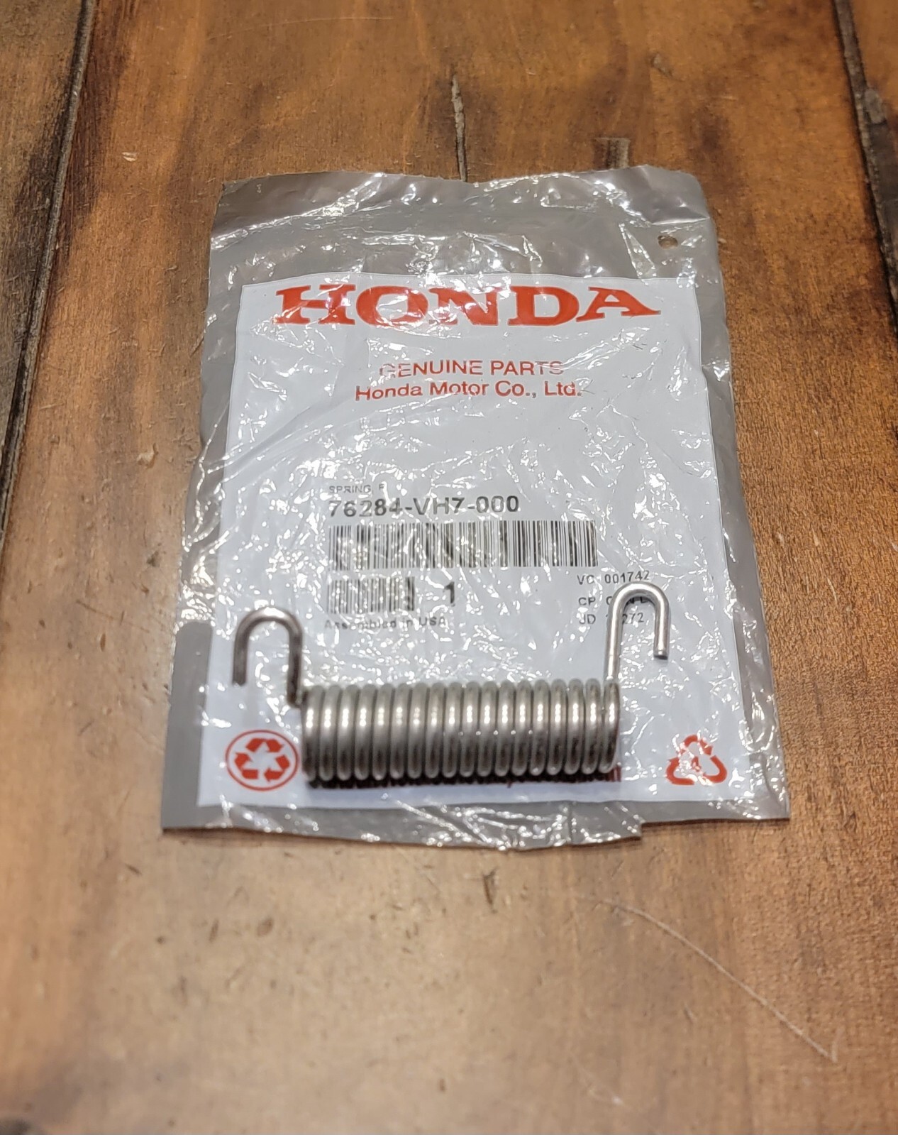 NEW Genuine HONDA RH Guard Return Spring HRX217 76284-VH7-000 OEM gallery