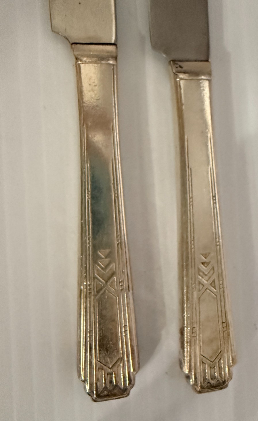 2 Friendship Medality Oneida Tudor plate Hollow handle dinner knife 1932 9 3/8" gallery