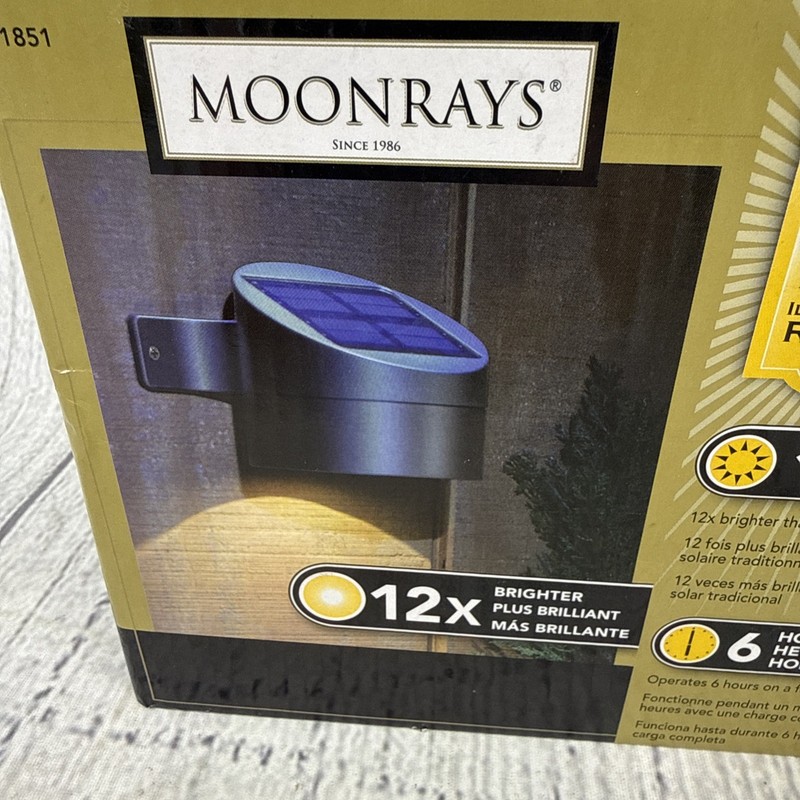 Moonrays 91851 15 Lumen Solar Powered Fence Post Sconce Light 35 W LED Light New gallery