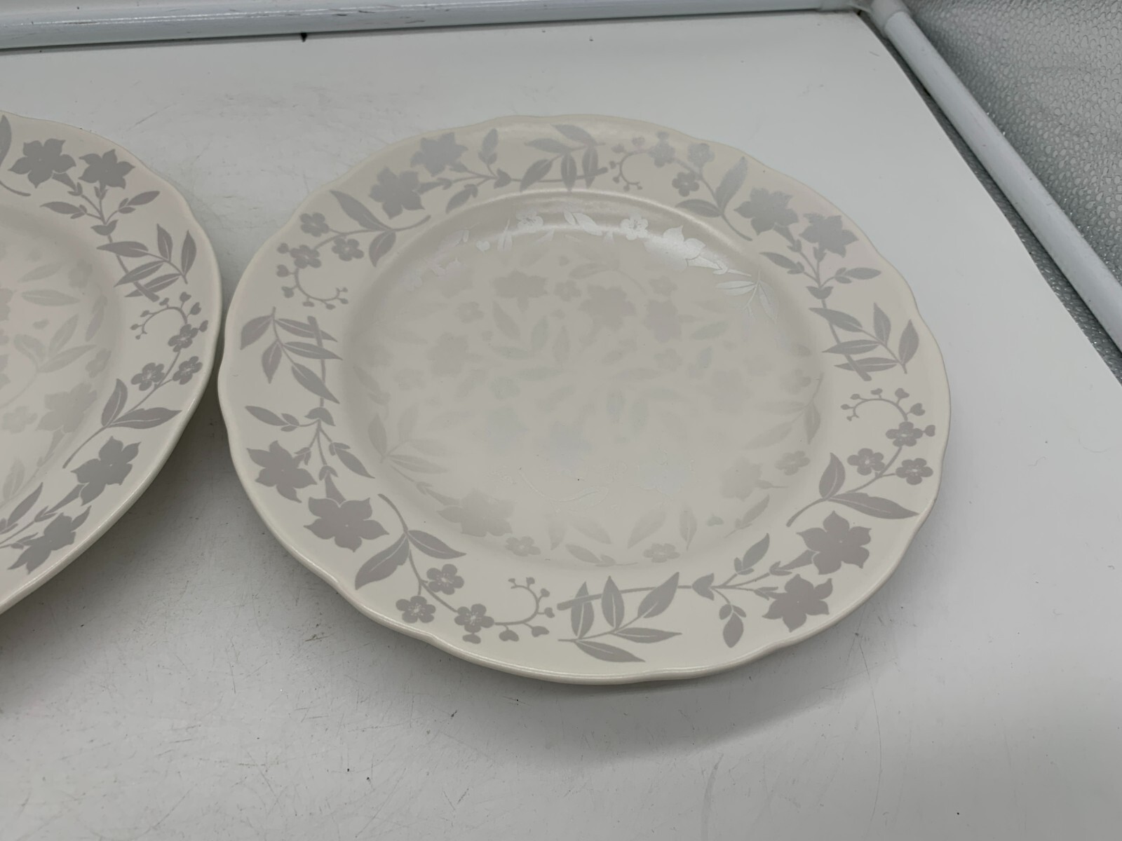 222 Fifth Ceramic 8in Silver & White Plate Set For 2 BB02B33013 gallery