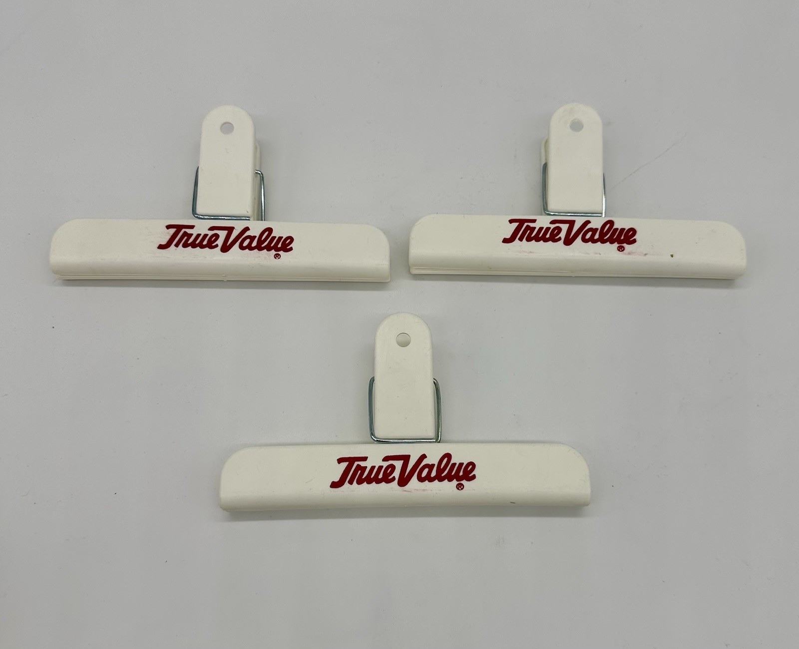 Vtg True Value Store White 6” Plastic Chip Clips Lot of 3 Clip Bag Food Storage gallery
