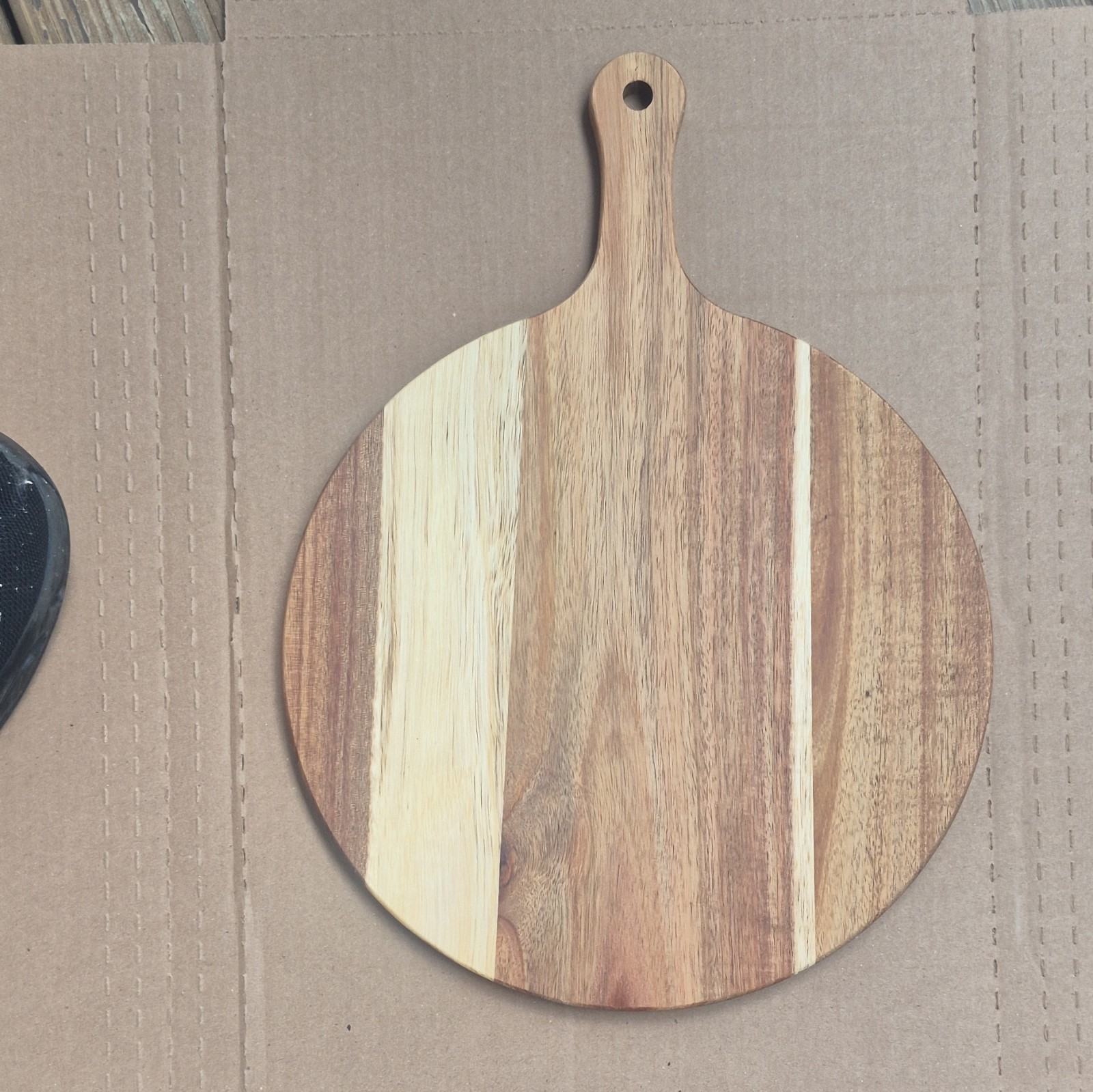 Wood Cutting Board w/ Handle, Medium Round 11 in, Brown/Beige Stripe, Hole gallery