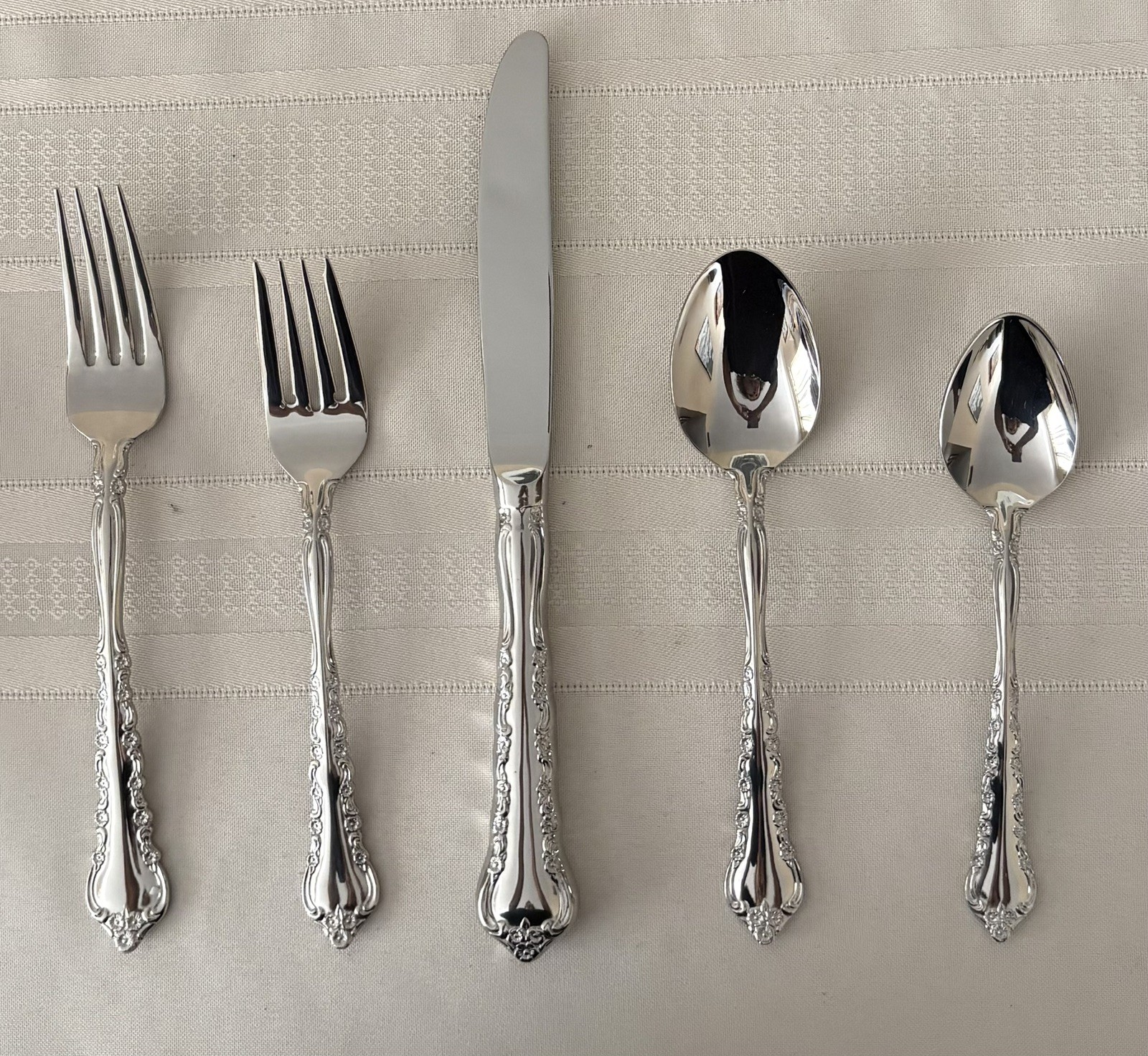 Gorham 18/8 stainless Rondelle 5 piece place setting Brand New In Box 1989 Mint gallery