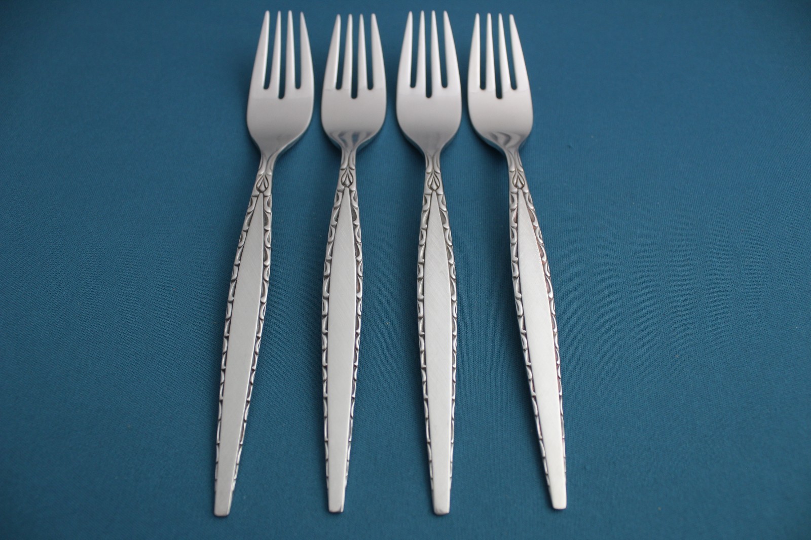 4 Dinner Forks ONEIDA Community VENETIA Stainless 7 3/8" gallery