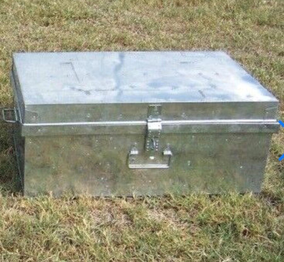 Metal Footlocker Trunk Chest Storage Locker Box with Lock Key Moving Boxes Rare gallery