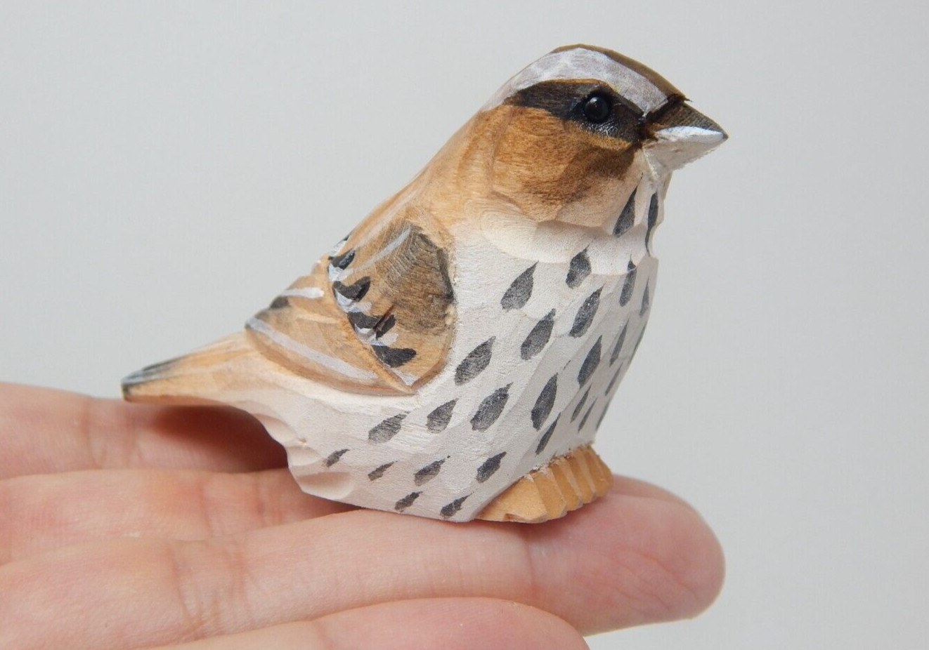 Sparrow Bird Figure Statue Small Wood Sculpture Decor Carve Miniature Thrush gallery