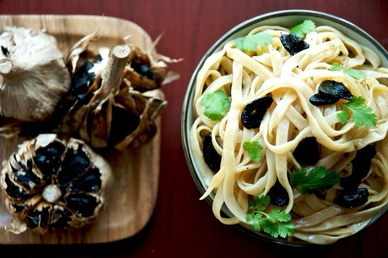 Black Garlic 3lbs Container gallery