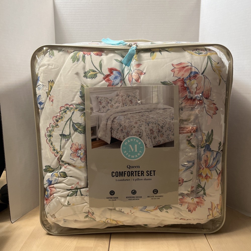 New Martha Stewart Queen Size Reversible White Floral Print Comforter & 2 Shams