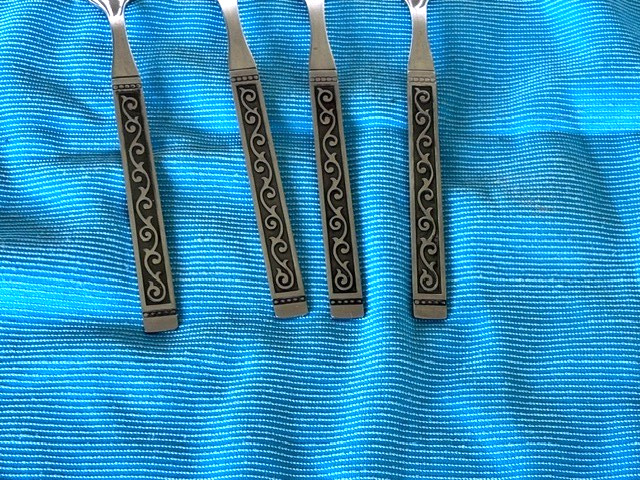 4 - Oneida 1881 Rogers Spanish Court Stainless Steel 7-1/4" Dinner Forks VGUC gallery