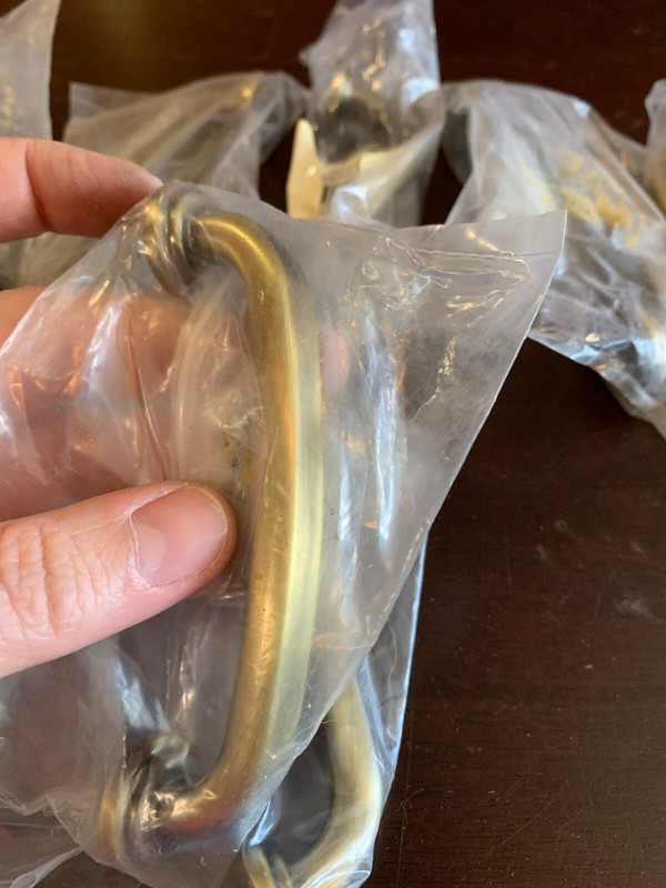CABINET BAR PULLS Town Square Pull - Antique Brass Lot x13pks 203265 gallery