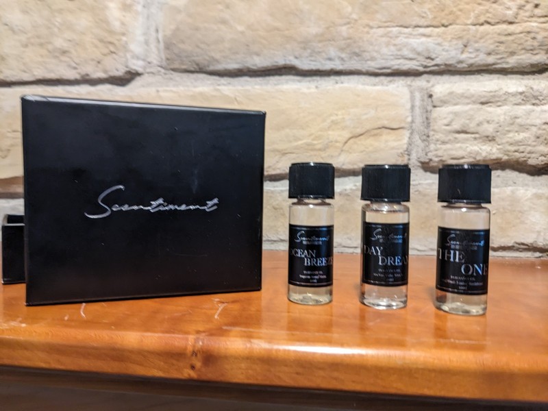 Scentiment Scent Diffuser 2 Black w/Remote with 3 Scents gallery