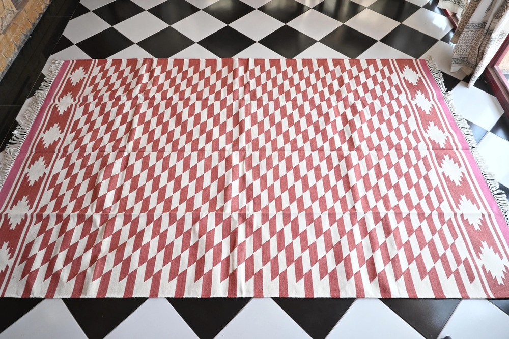 Rugmoda Handmade Cotton Red White Geometric 5x8 ft Living Room Area Rug