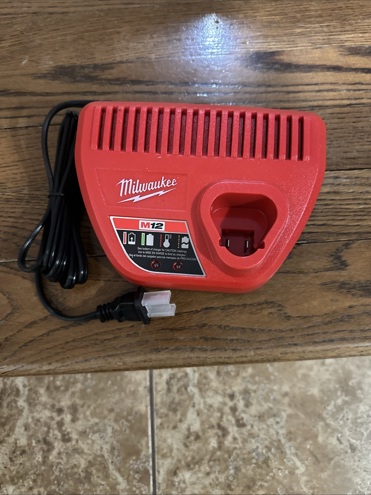 Milwaukee 50-59-2425 M12 Charger gallery