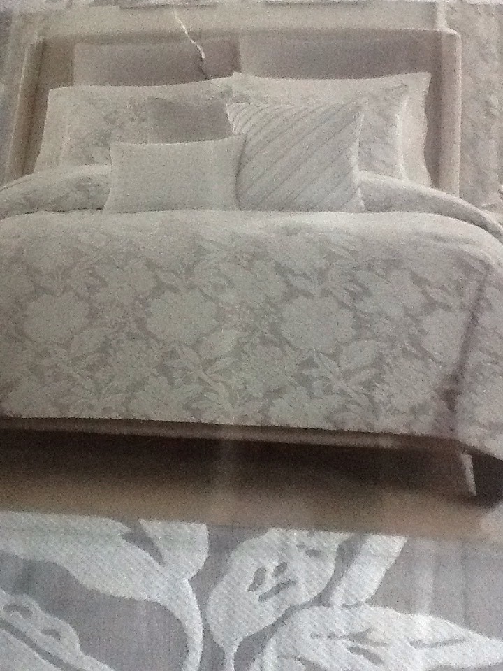 Bridge Street Tayla Full/ Queen Bed Set, Comforter, 2 Shams, Drapes,Pillows NEW gallery