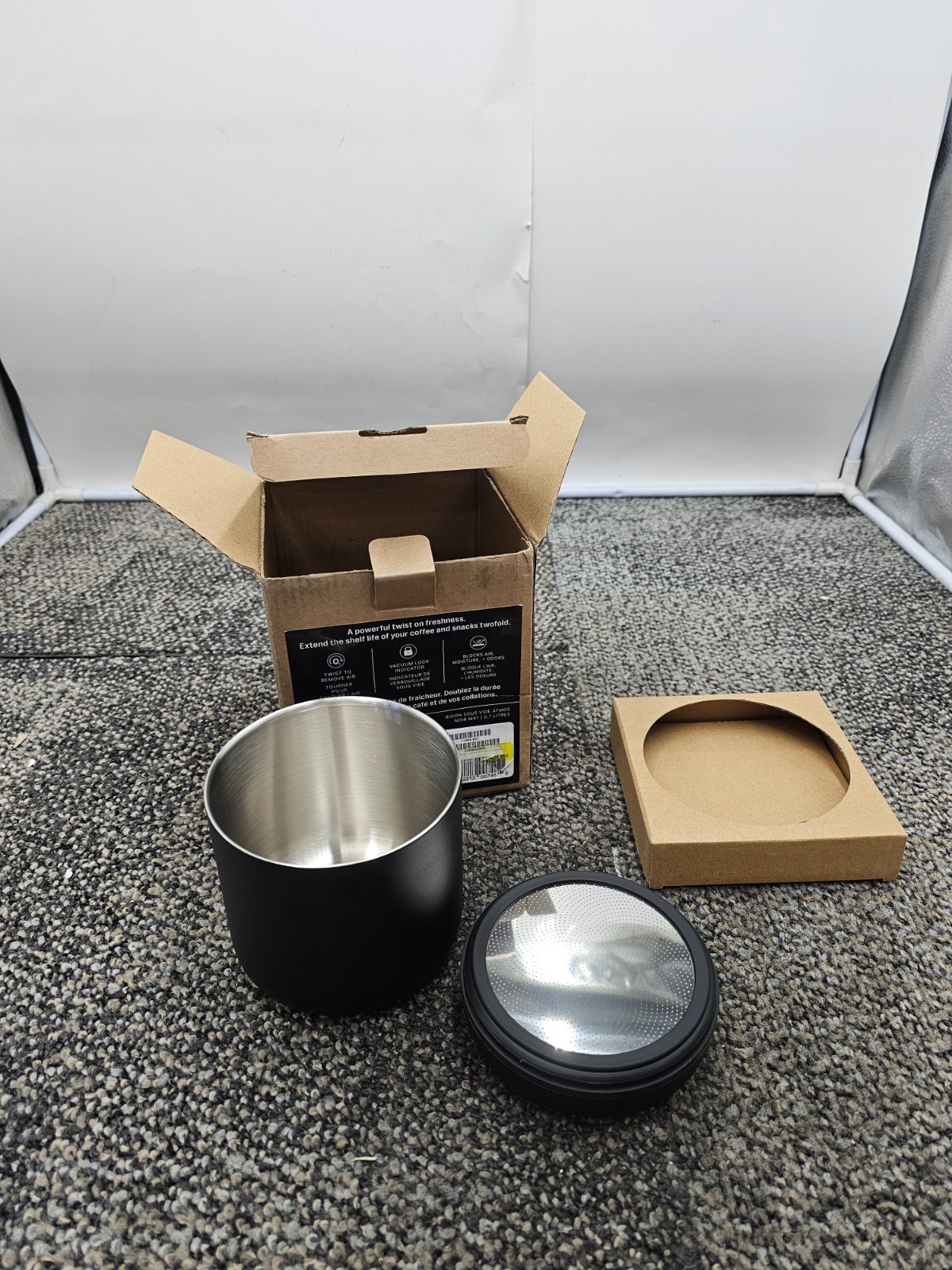 Fellow Atmos Vacuum Coffee Canister & Food Storage 0.7 Liters, Matte Black gallery