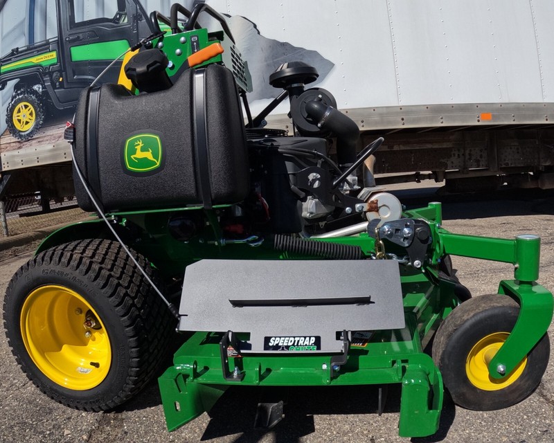 Speedtrap® Chute Blocker John Deere® QuikTrak® 652M series 52" No drilling gallery