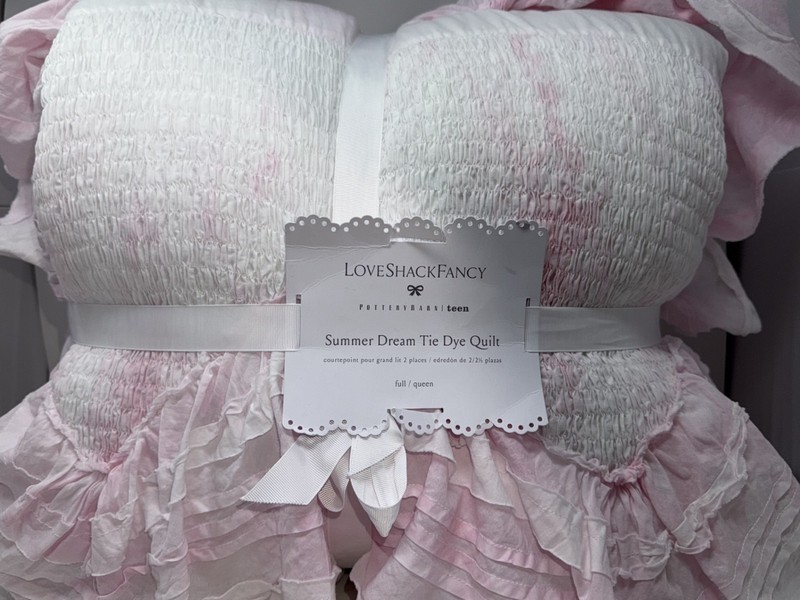 Pottery Barn LoveShackFancy Summer Dream Tie-Dye F/Q Quilt & 2 Standard Shams gallery