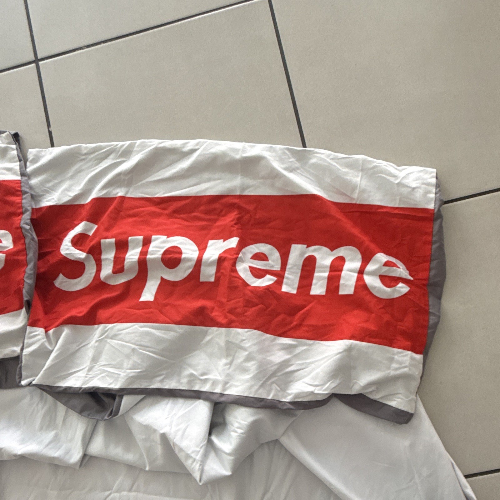 Supreme Box Logo FULL Duvet Set Red/White/Gray Zip w/ Pillowcase gallery