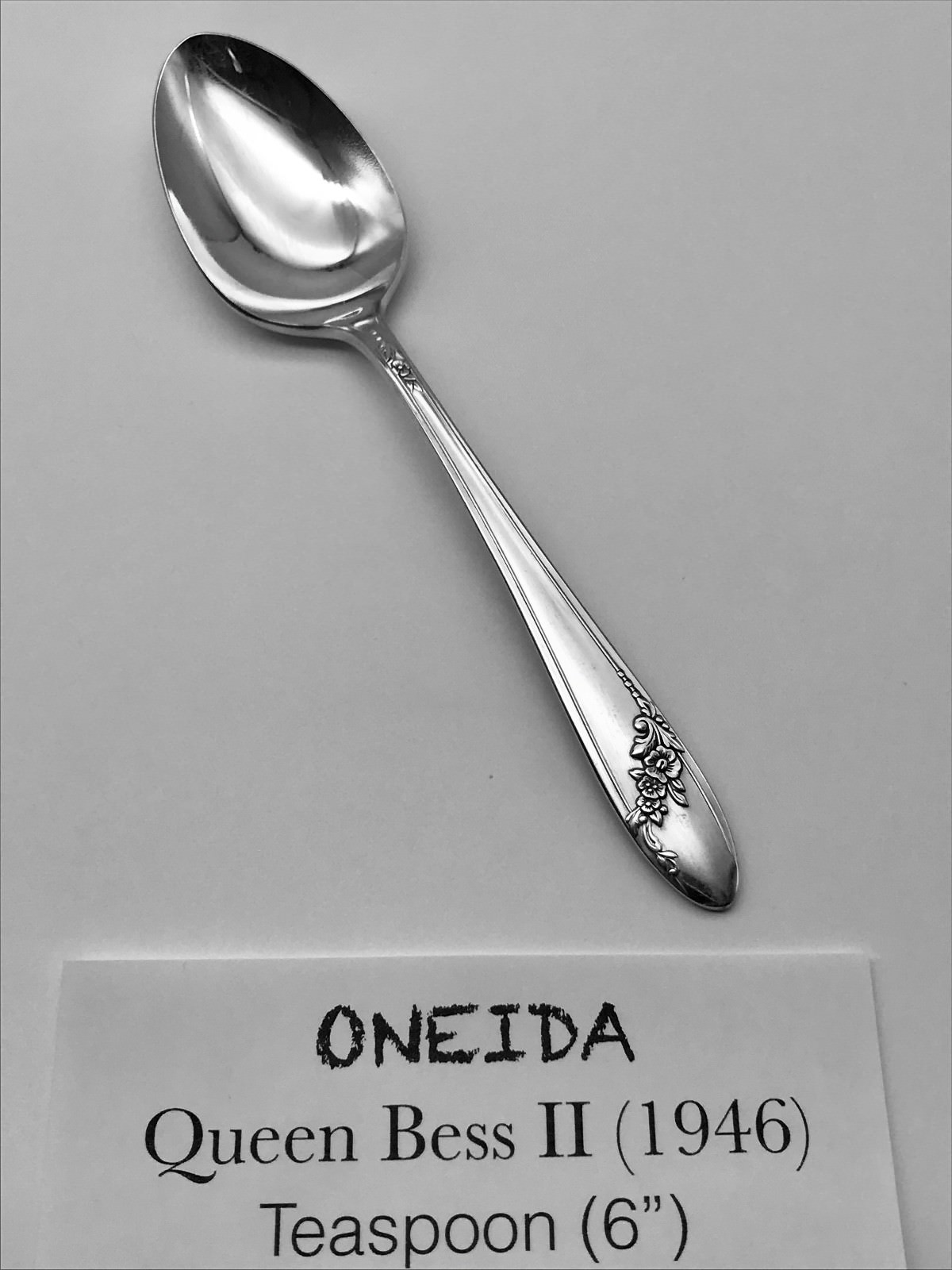 Oneida Community Queen Bess II Tudor Silver Plate 1946 CHOICE Flatware #17-1299 gallery