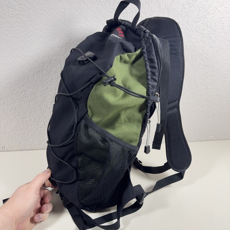 Osprey Outlander Day Backpack Black Olive Green Hydration Compatible Daypack 2