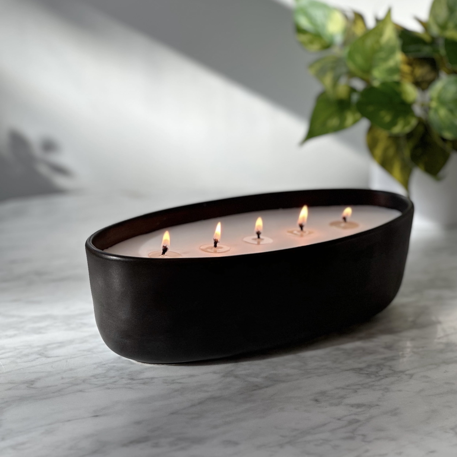 New Warm Leather & Amber 5-Wick 40.5 oz (1.2kg) Oversized Ceramic Candle gallery