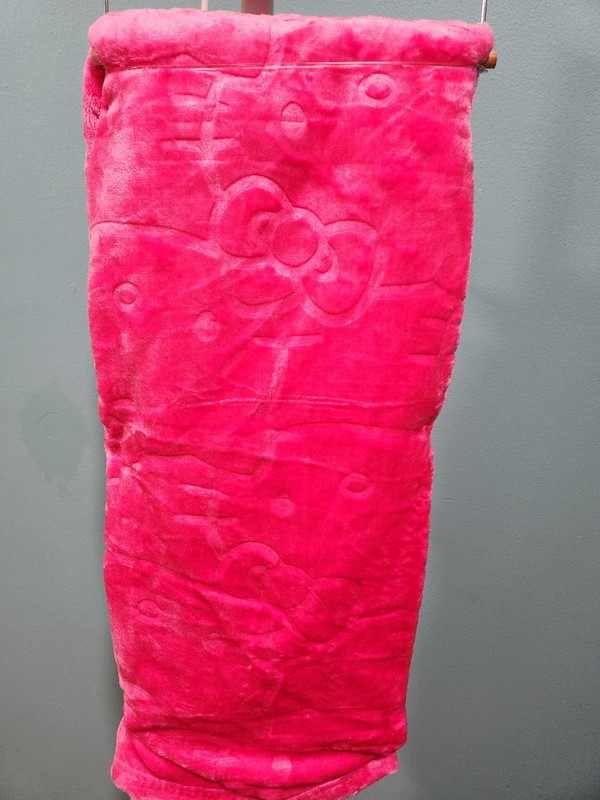 HELLO KITTY EMBOSSED MILKY MINK THROW NWT HOT PINK APPLE 40IN X 50IN SANRIO BOW gallery