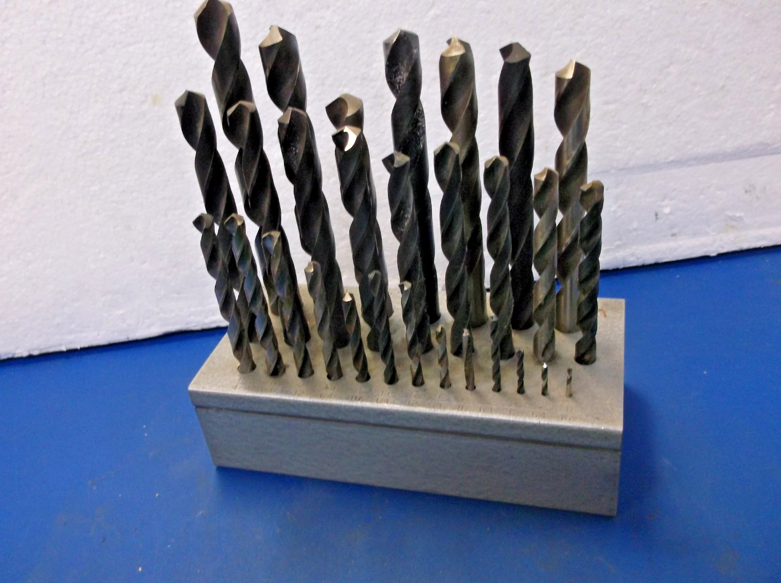 SET OF HSS Drill BitS & Stand, 29 Sizes 1/16" to 1/2" in 1/64 ALL GOOD COND. gallery