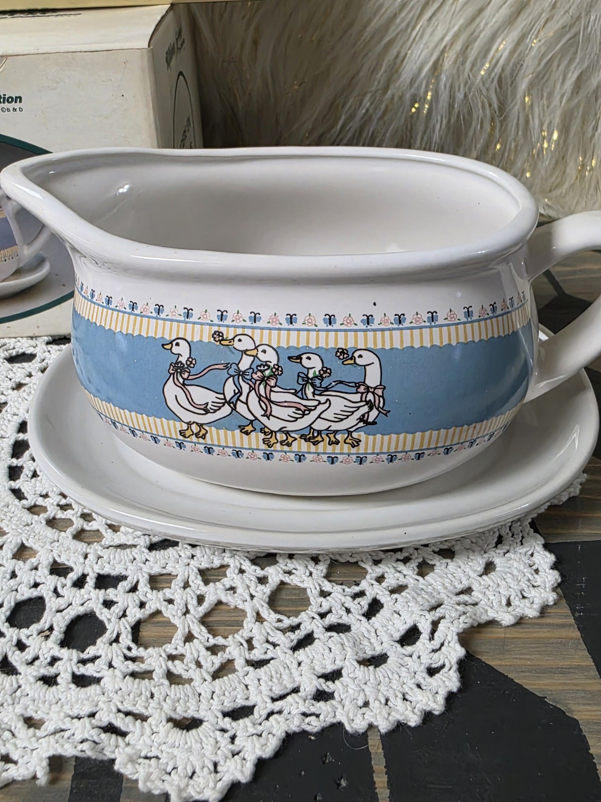 VINTAGE B&D RIBBON GEESE COLLECTION GRAVY BOAT NEW IN BOX COUNTRY GEESE gallery