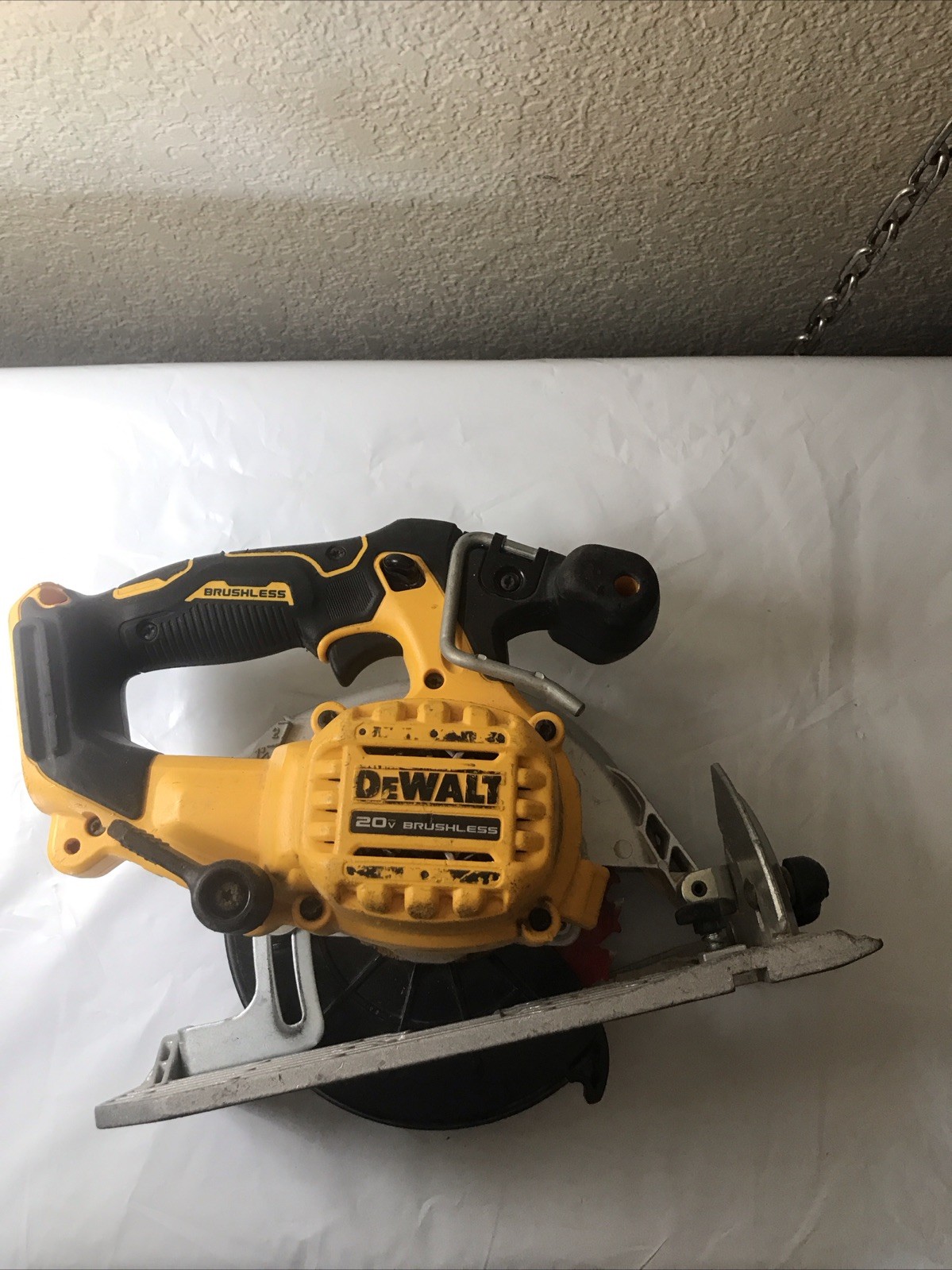 DEWALT 20V MAX Circular Saw, 6-1/2-Inch Blade, 460 MWO Engine, 0-50 Degree Bevel gallery