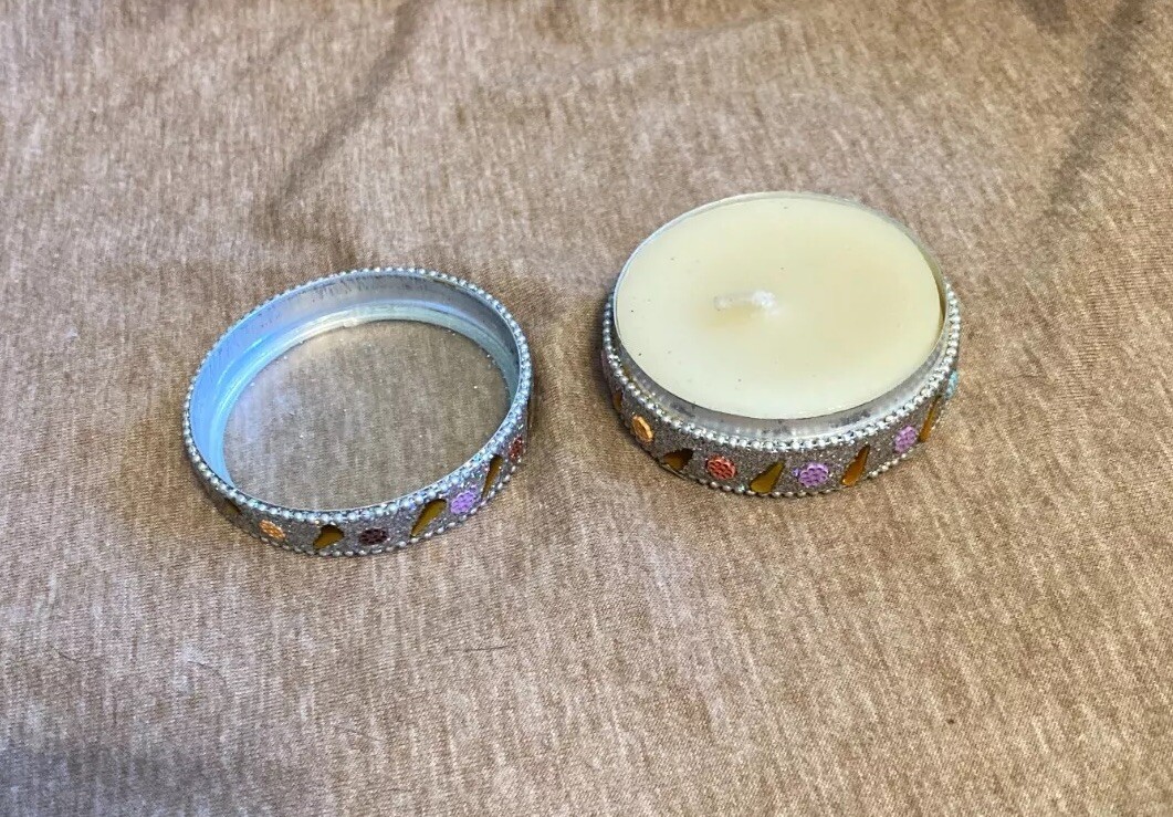 Candle In Contained Glittery Silver Case Vanilla C94-8 gallery
