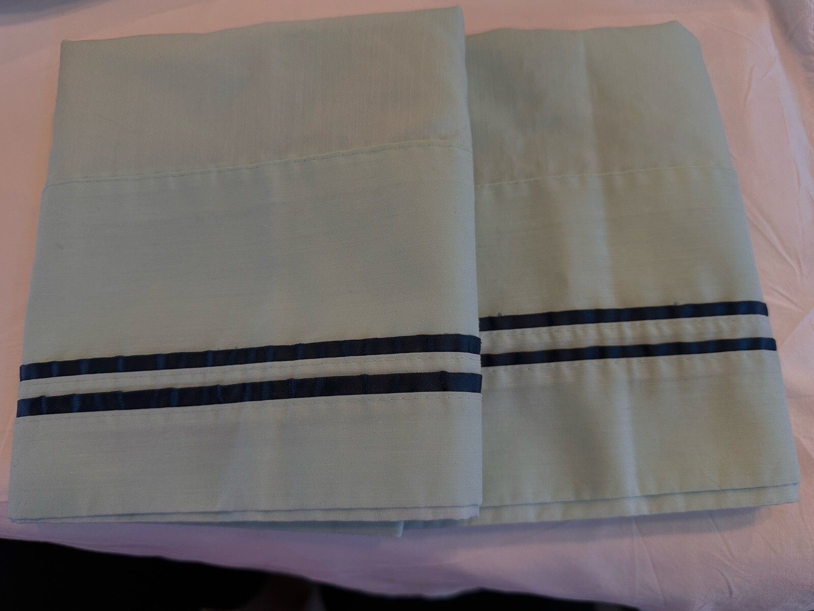 VTG 2 Burlington CARESS Standard pillowcases Poly Cotton blend usa no iron gallery