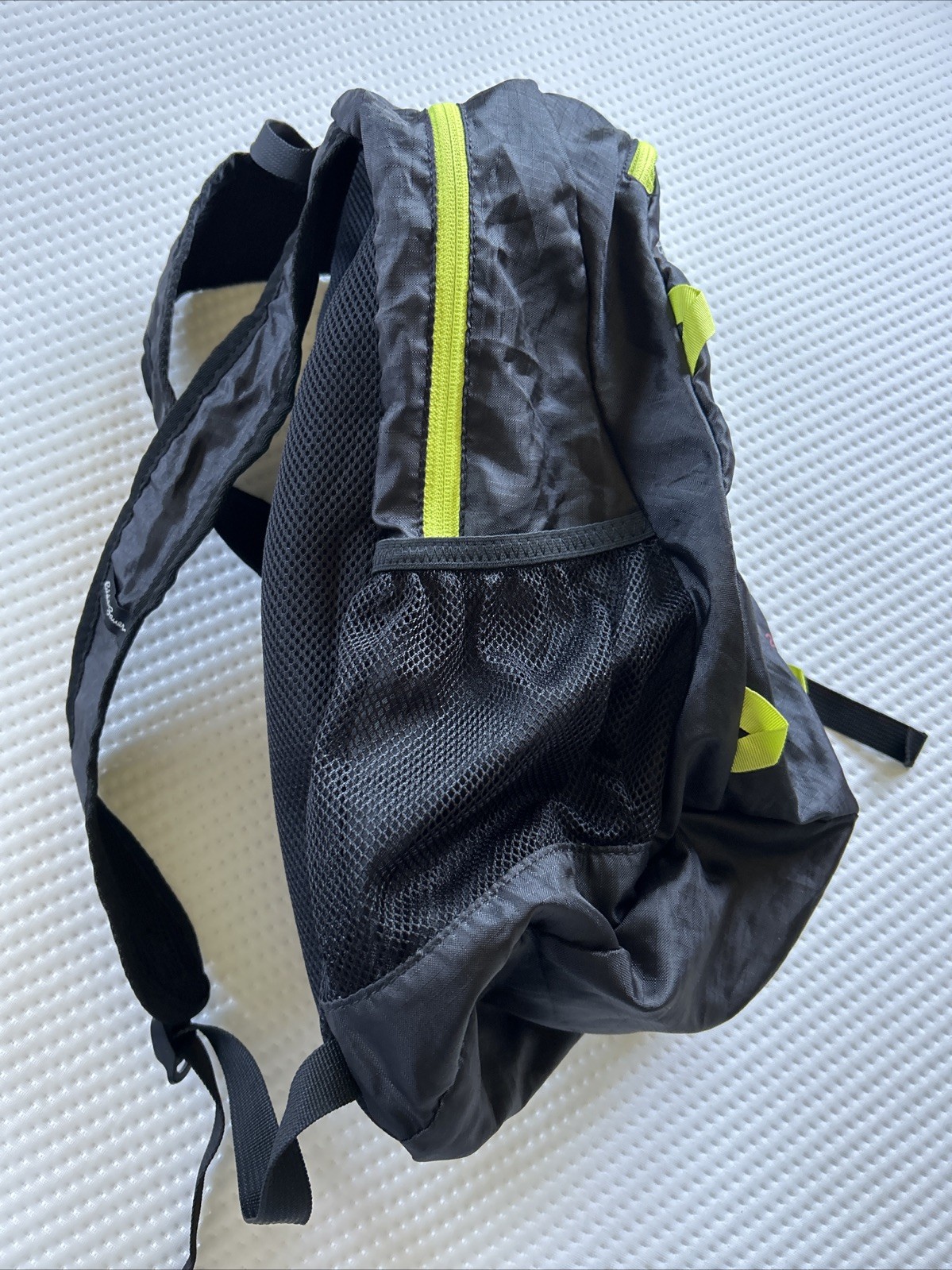 Eddie Bauer Stowaway 20L Trailpack Backpack  Black/Yellow 4