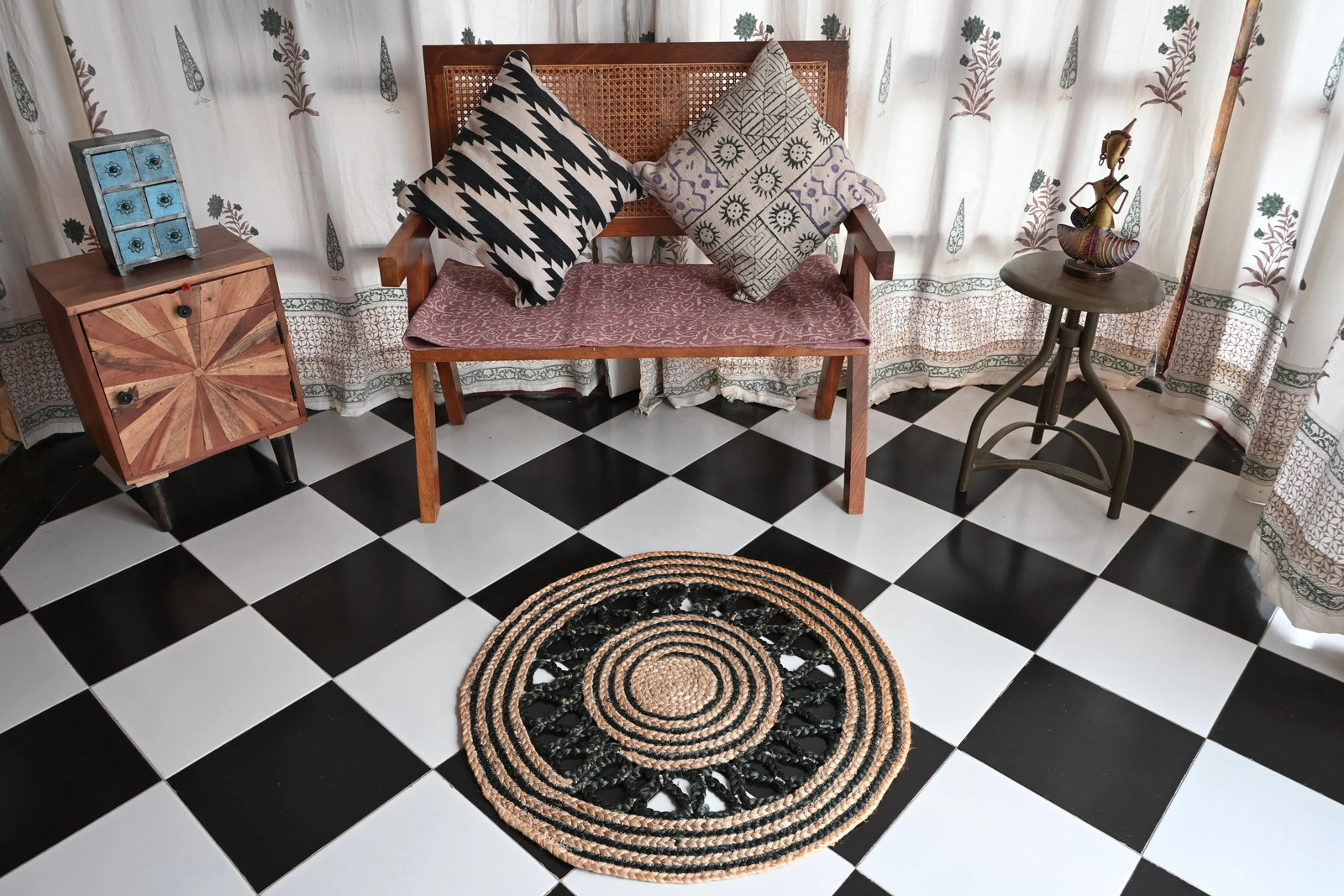 Rugmoda Jute Rug Black & Natural Braided Round 4x4 ft Living Room Area Rug gallery