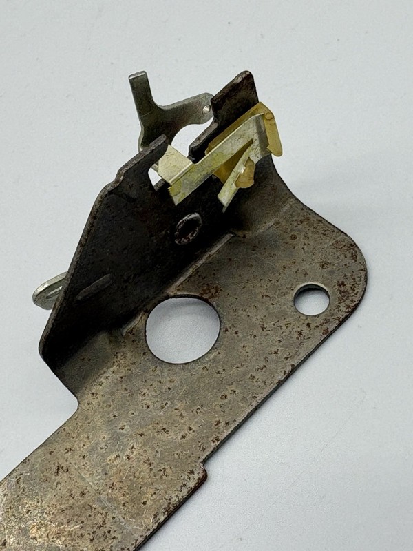NOS Briggs & Stratton OEM 298823 Control Bracket gallery