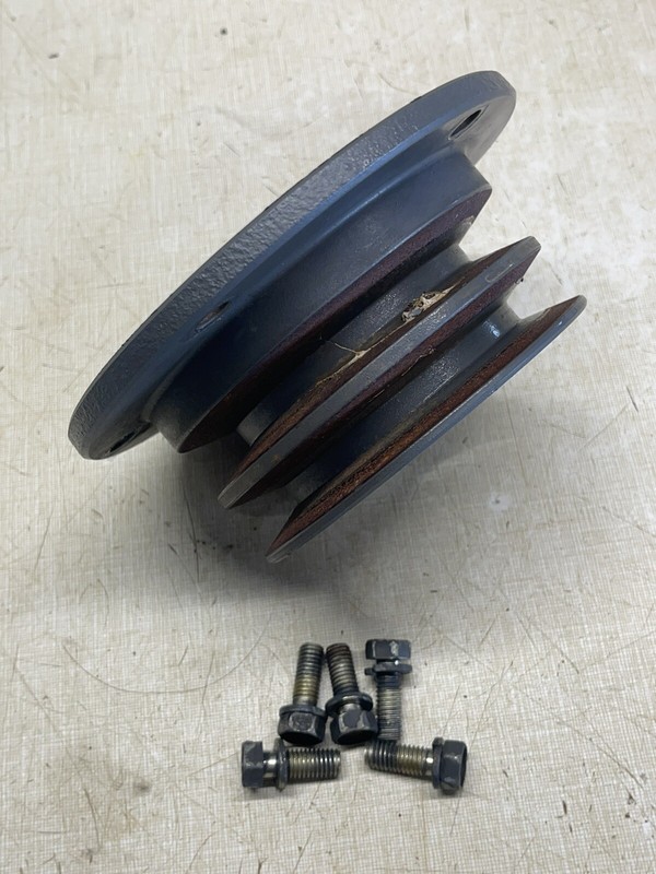 Kubota G2160 Engine Drive Pulley gallery