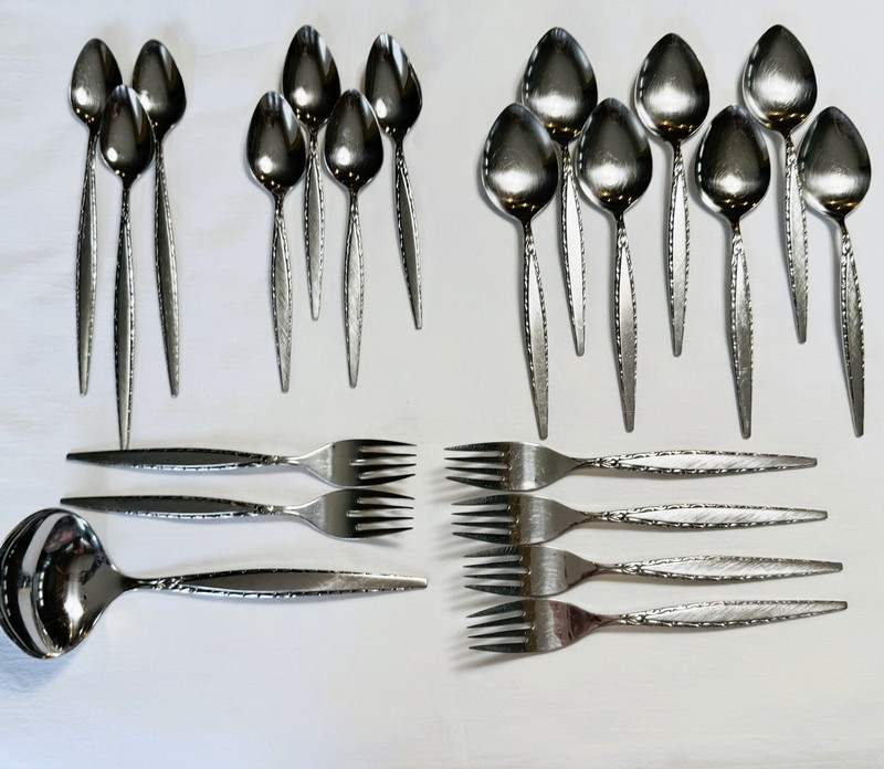 Oneida Community VENETIA Stainless Flatware Burnished Lot 21 Pcs Forks Spoons gallery