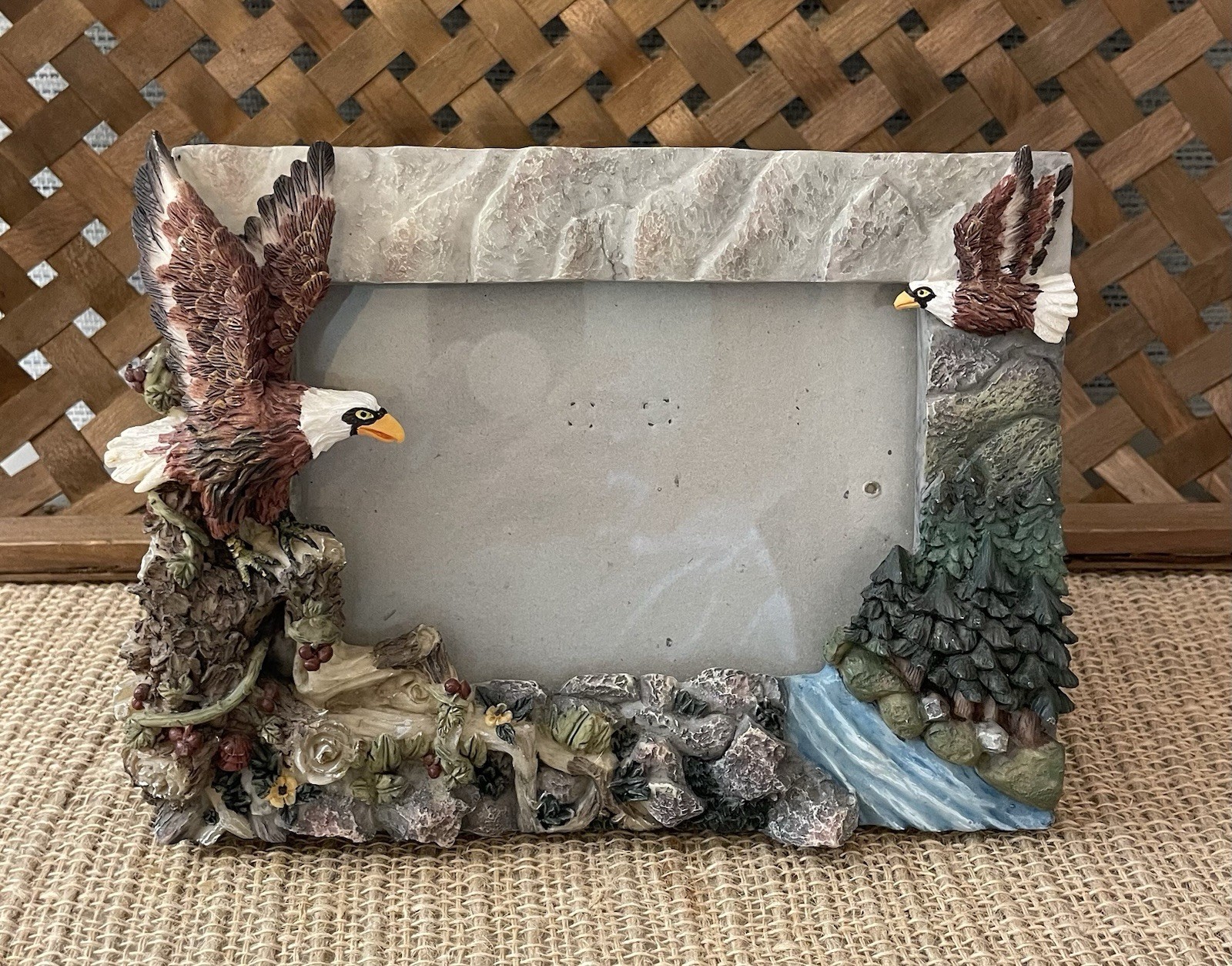Bald Eagle Picture Frame Holds 4x6 Photo Heavy Resin 3d Patriotic gallery