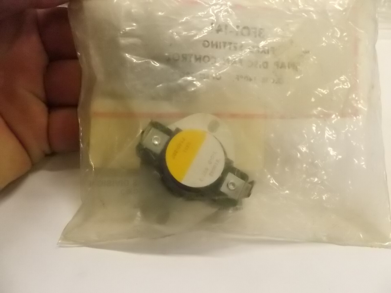 Emerson White-Rodgers Snap Disc Fan Control 3F01-141 Open 120F Close 140F B6 gallery
