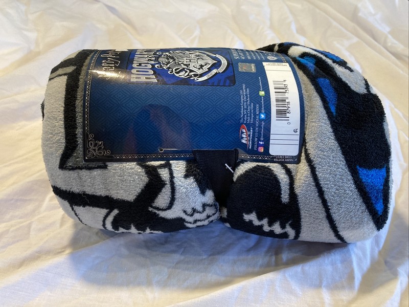 Harry Potter Super Plush Throw Blanket Hogwarts 46 x 60 117 cm x 152 cm gallery
