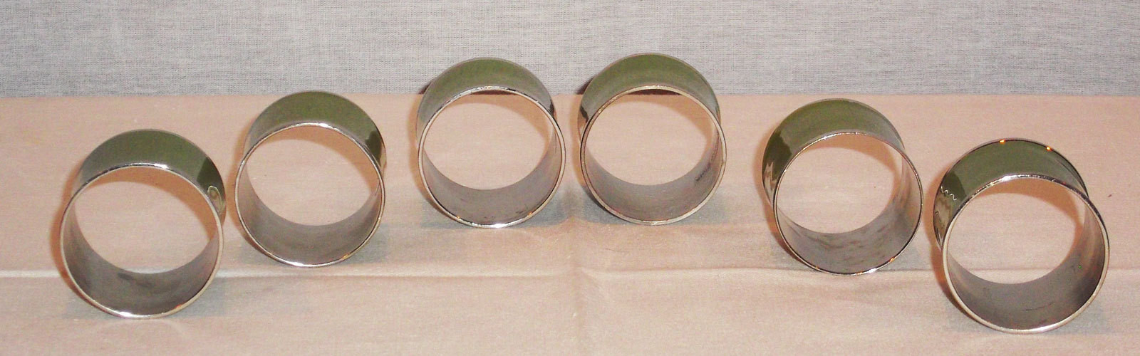 WILLAMS SONOMA CONTEMPORY GREEN ENAMEL& STAINLESS STEEL SET OF 6 NAPKIN RINGS gallery