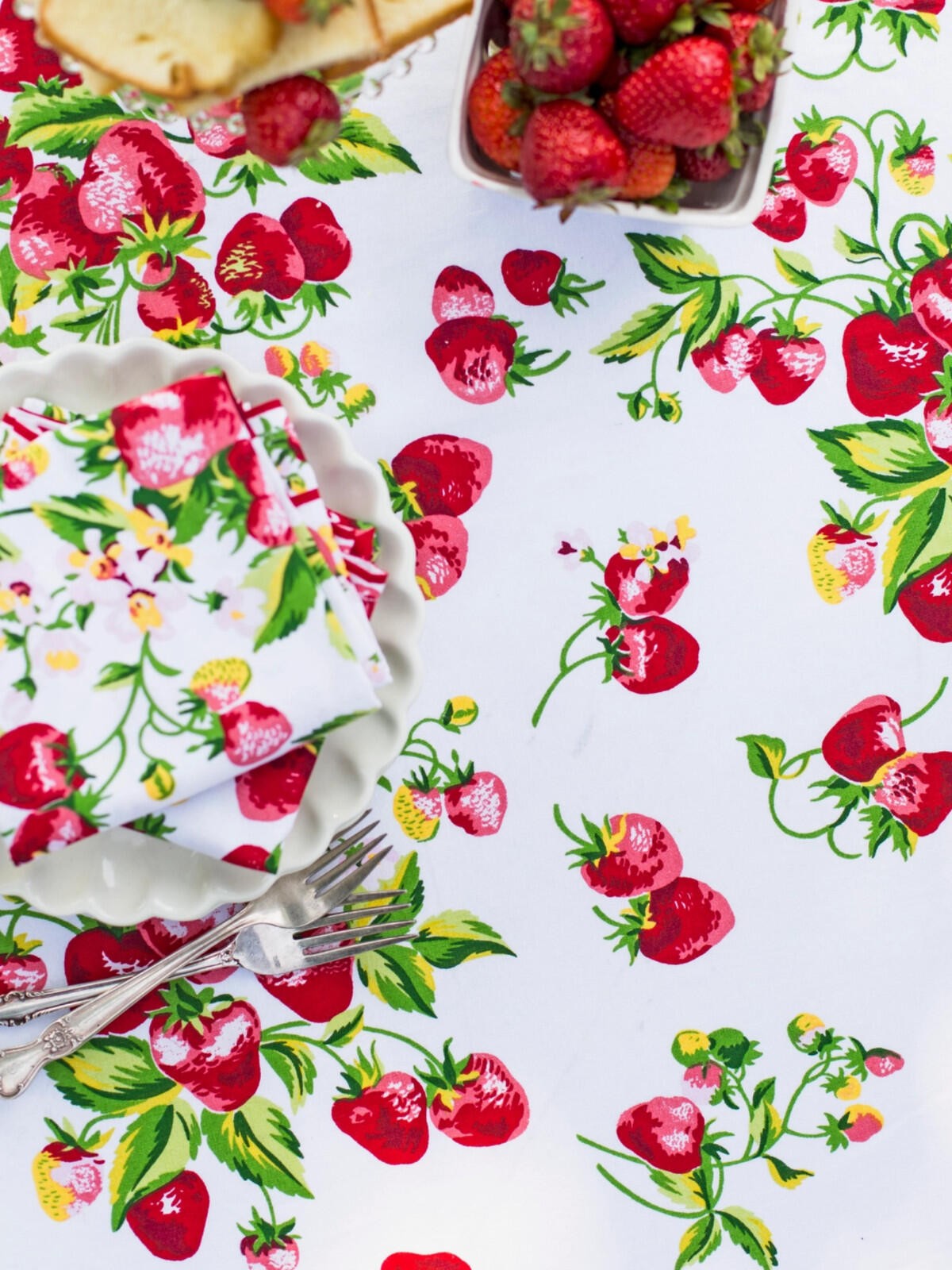 APRIL CORNELL STRAWBERRY BASKET TABLECLOTH gallery