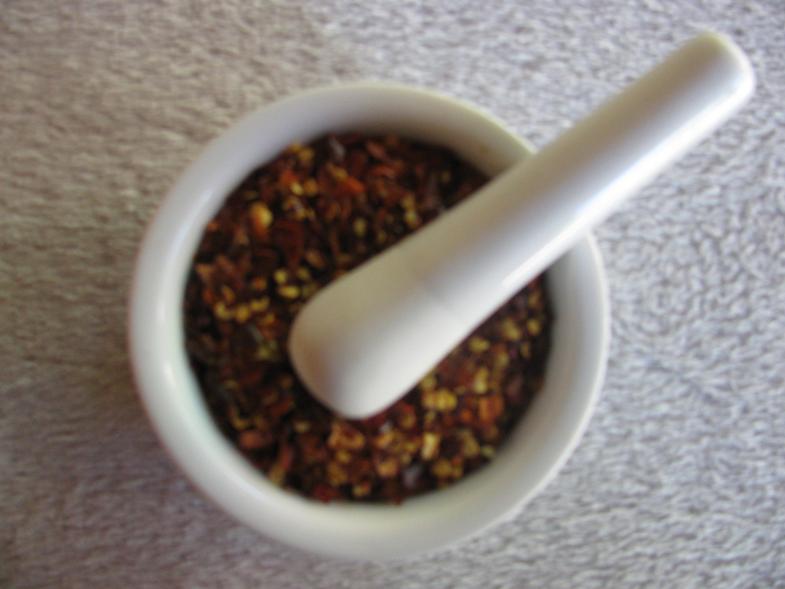HOT CRUSHED RED CHILE PEPPER FLAKES 8 OUNCES USA SELLER FREE SHIPPING gallery