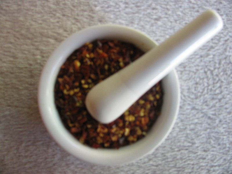 HOT CRUSHED RED CHILE PEPPER FLAKES 8 OUNCES USA SELLER FREE SHIPPING gallery