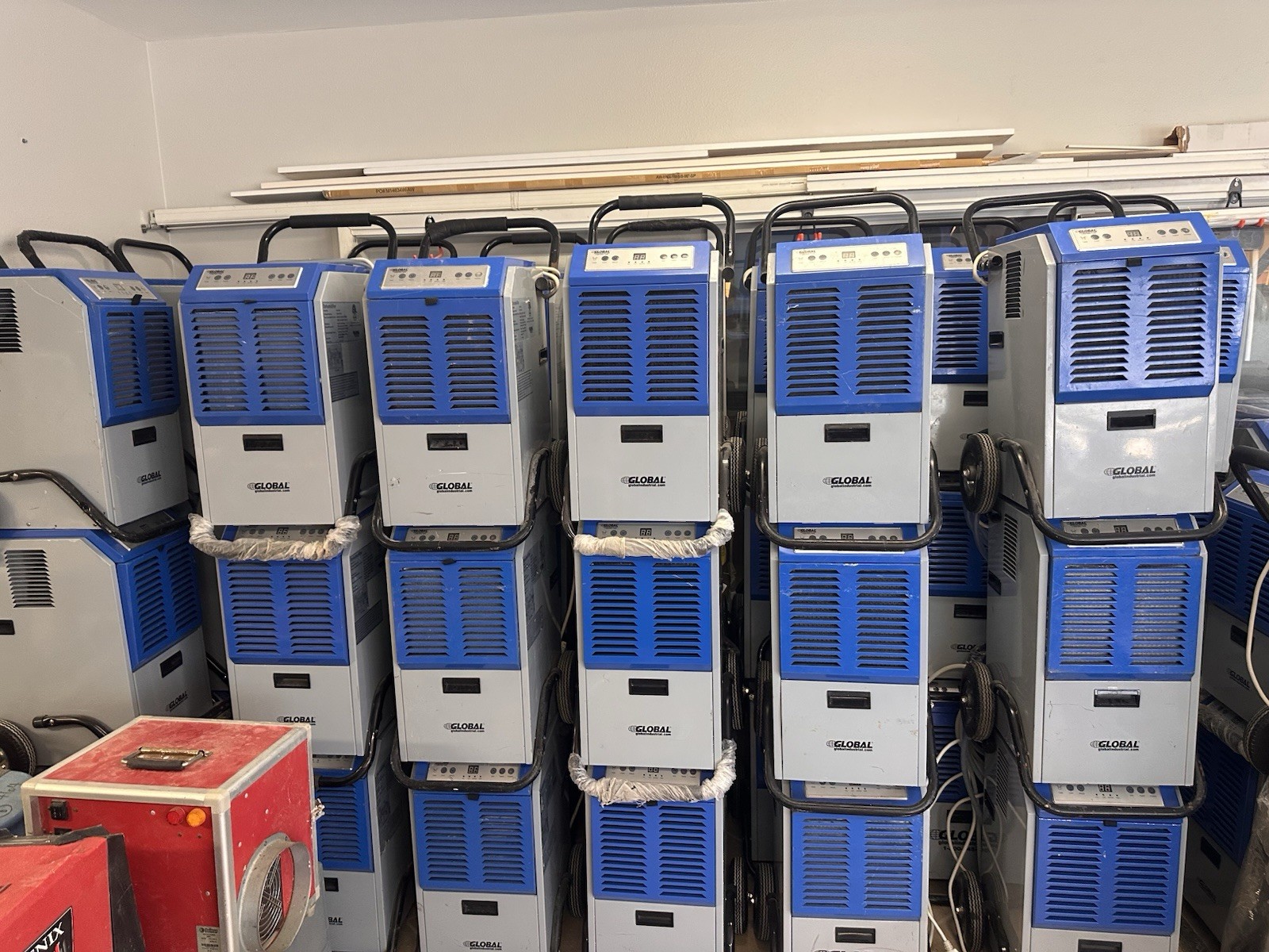 Global Industrial 140-Pint Console Dehumidifier 0.6 Gal, Digital, Wheels gallery