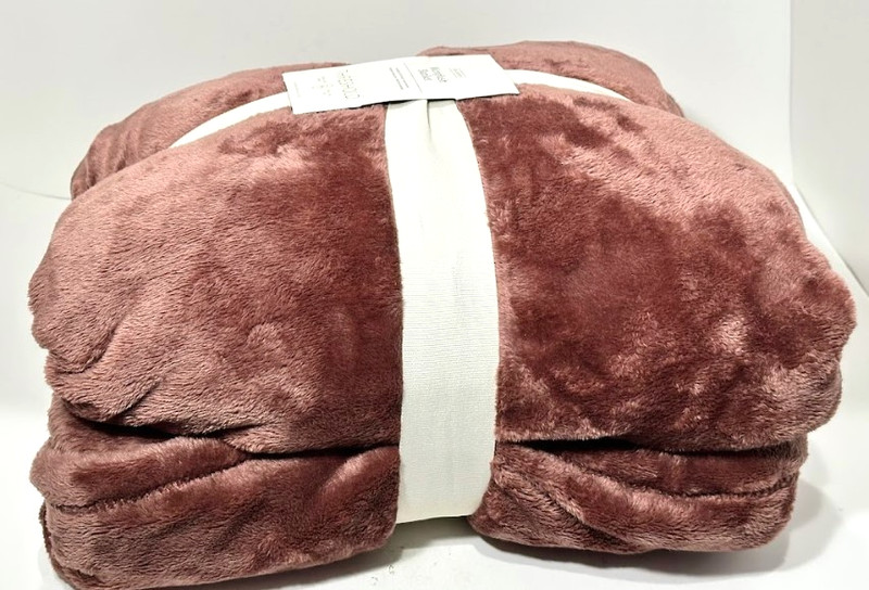 Threshold Full/Queen Microplush Dusty Rose Ultra Soft Plush Throw Bed Blanket gallery