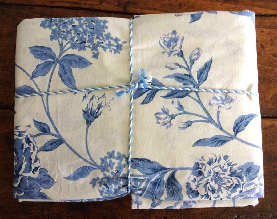 APRIL CORNELL Eden BLUE WHITE FLORAL GARDEN Cotton TABLECLOTH 60X120 gallery