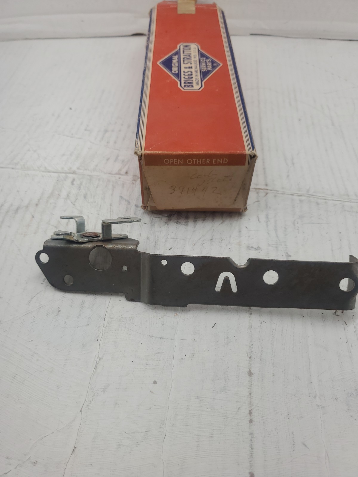 BRIGGS & SRATTON CONTROL BRACKET 391442 OEM NOS gallery